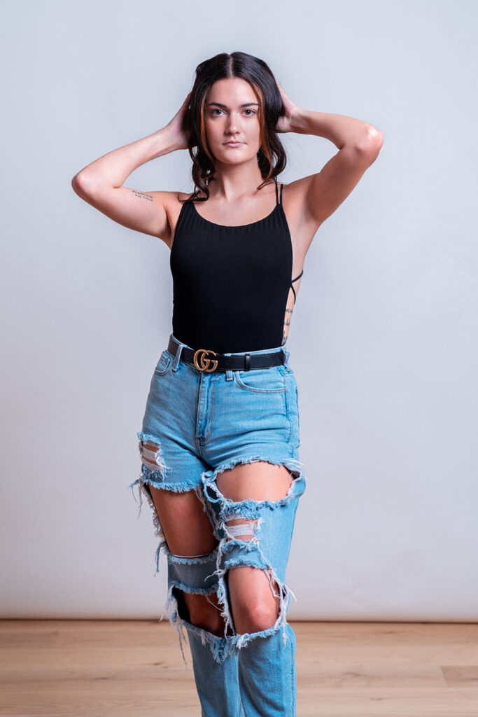 24-70mm portraits - Kortnie in ripped jeans